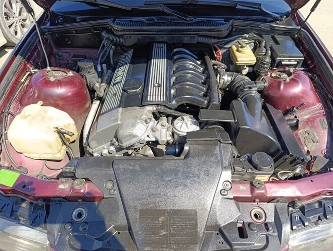 BMW 320-12