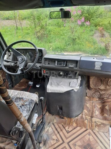 Mercedes 208 D 1993, 200,000 km - 2.2 л - Qusar