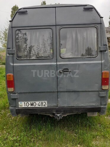 Mercedes 208 D 1993, 200,000 km - 2.2 л - Qusar
