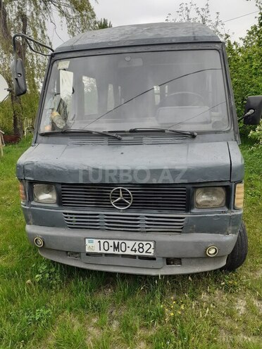 Mercedes 208 D 1993, 200,000 km - 2.2 л - Qusar