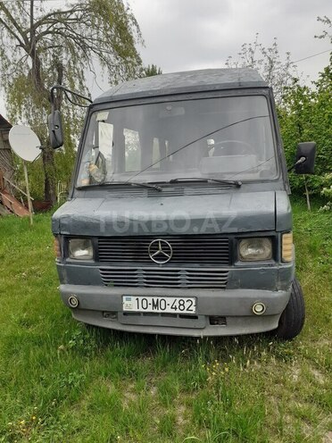 Mercedes 208 D 1993, 200,000 km - 2.2 л - Qusar