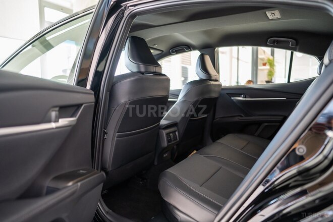 Toyota Camry-12