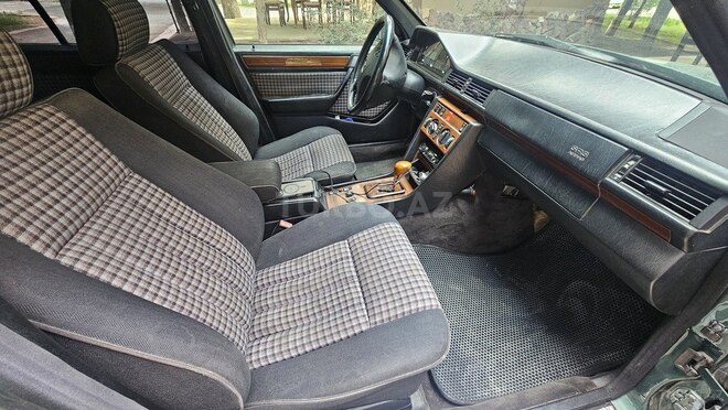 Mercedes E 220 d 1995, 290,000 km - 2.2 l - Bakı