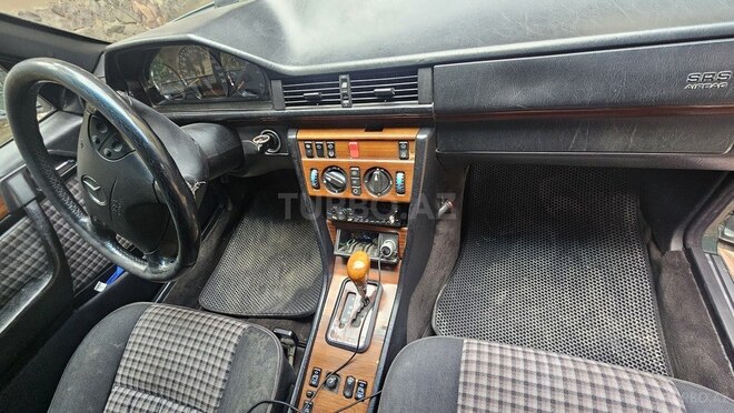 Mercedes E 220 d 1995, 290,000 km - 2.2 l - Bakı
