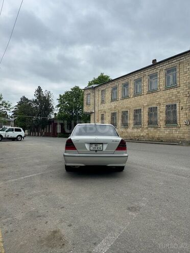 Mercedes C 200 1999, 387,000 km - 2.0 l - Quba