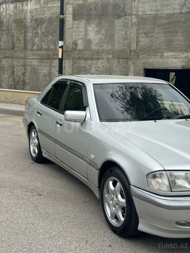 Mercedes C 200 1999, 387,000 km - 2.0 l - Quba