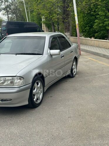 Mercedes C 200 1999, 387,000 km - 2.0 l - Quba