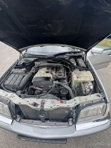 Mercedes C 200 1999, 387,000 km - 2.0 l - Quba