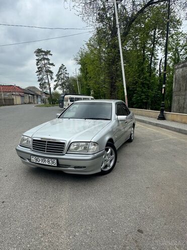 Mercedes C 200 1999, 387,000 km - 2.0 l - Quba