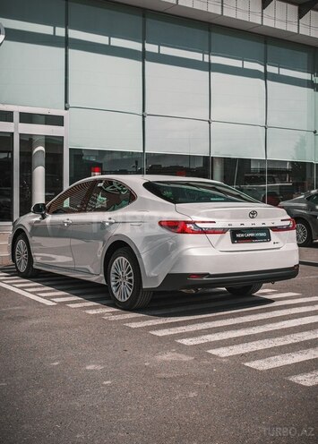 Toyota Camry-5