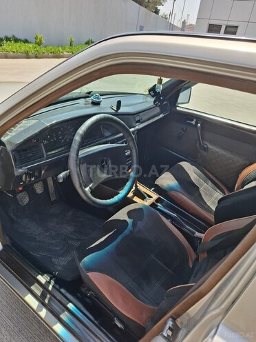 Mercedes 190 1988, 250,000 km - 2.3 л - Beyləqan
