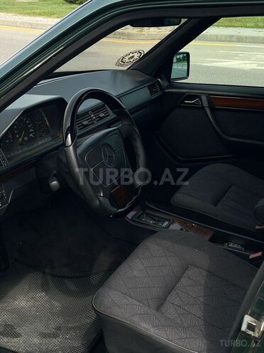 Mercedes E 220 1993, 289,788 km - 2.2 l - Bakı