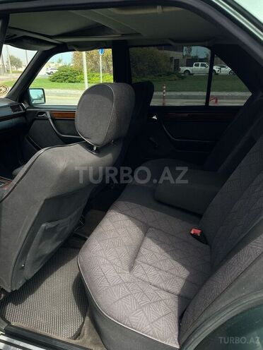 Mercedes E 220 1993, 289,788 km - 2.2 l - Bakı