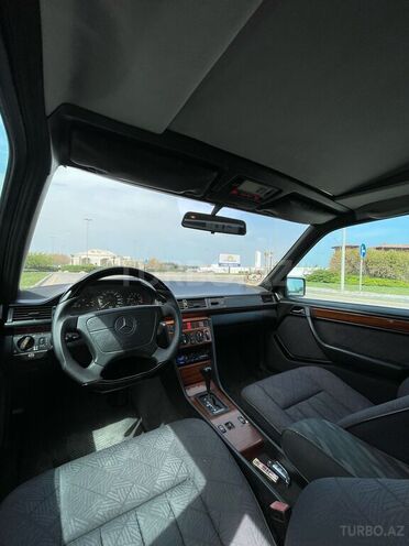 Mercedes E 220 1993, 289,788 km - 2.2 l - Bakı