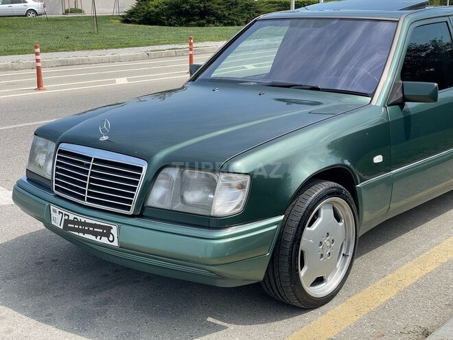 Mercedes E 220 1993, 289,788 km - 2.2 l - Bakı