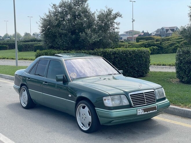 Mercedes E 220 1993, 289,788 km - 2.2 l - Bakı