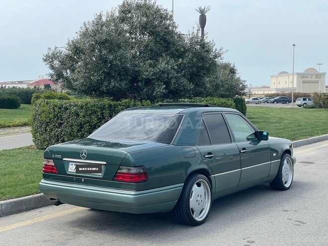 Mercedes E 220 1993, 289,788 km - 2.2 l - Bakı