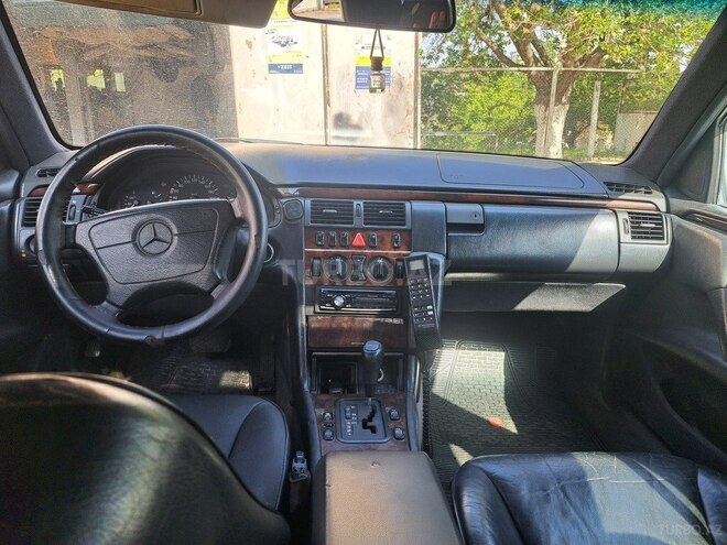 Mercedes E 230 1996, 300,000 km - 2.3 l - Bakı