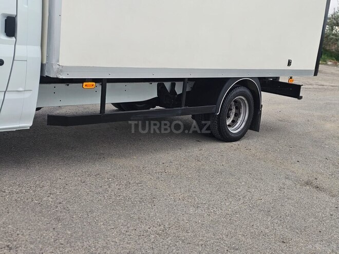 Ford Transit-10