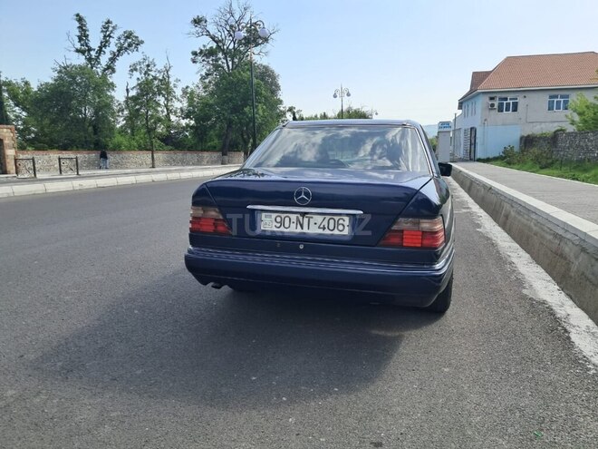 Mercedes E 220 1995, 369,000 km - 2.2 l - Bakı