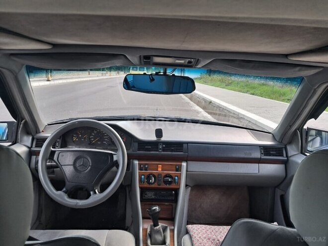 Mercedes E 220 1995, 369,000 km - 2.2 l - Bakı