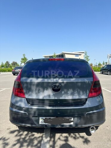 Hyundai i30 2009, 385,000 km - 1.6 l - Salyan