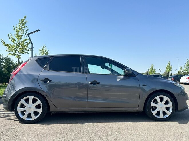 Hyundai i30 2009, 385,000 km - 1.6 l - Salyan