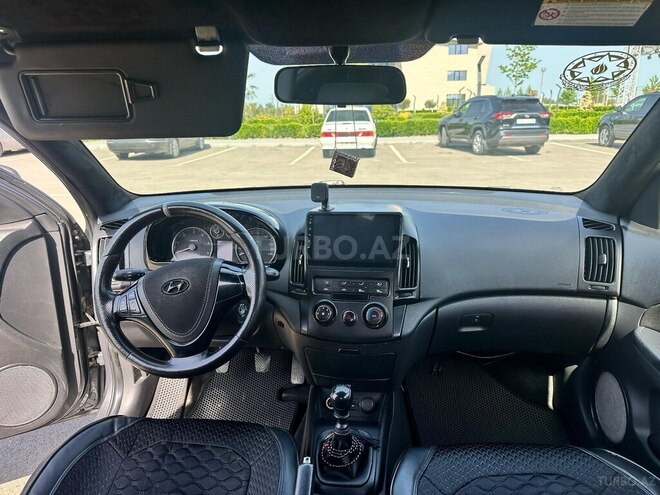 Hyundai i30 2009, 385,000 km - 1.6 l - Salyan