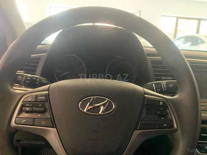 Hyundai Elantra-6