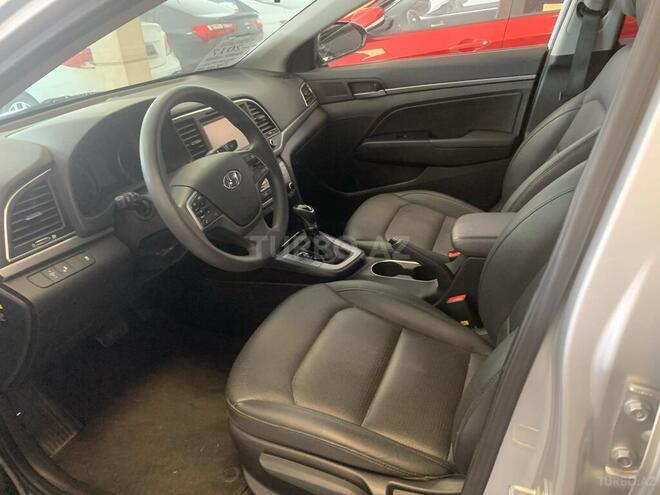 Hyundai Elantra-10