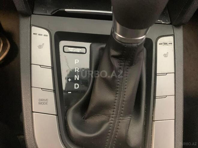 Hyundai Elantra-8