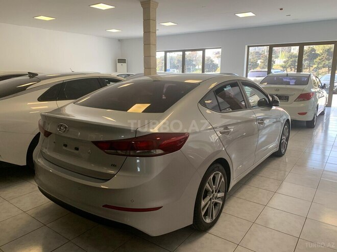 Hyundai Elantra-3