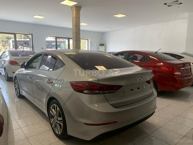 Hyundai Elantra-2