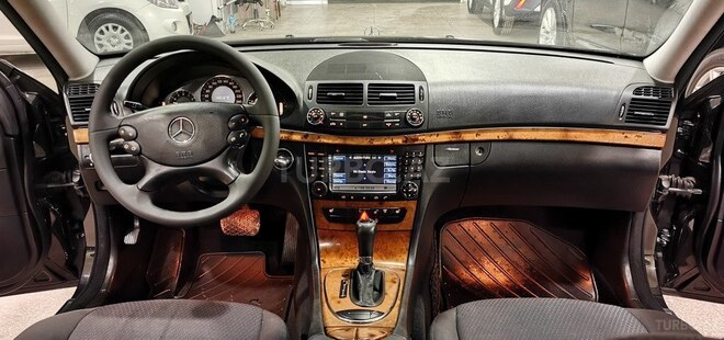 Mercedes E 220 d-12