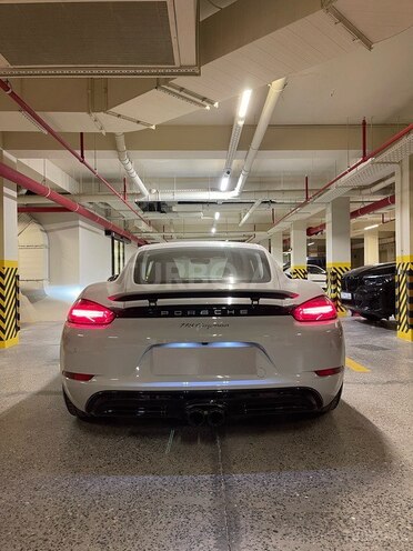 Porsche 718 Cayman-3