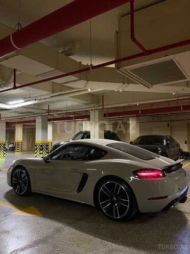 Porsche 718 Cayman-4
