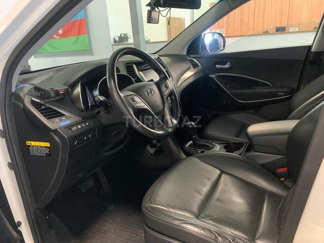 Hyundai Grand Santa Fe-13