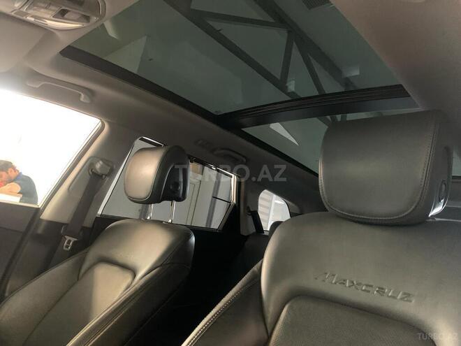 Hyundai Grand Santa Fe-12