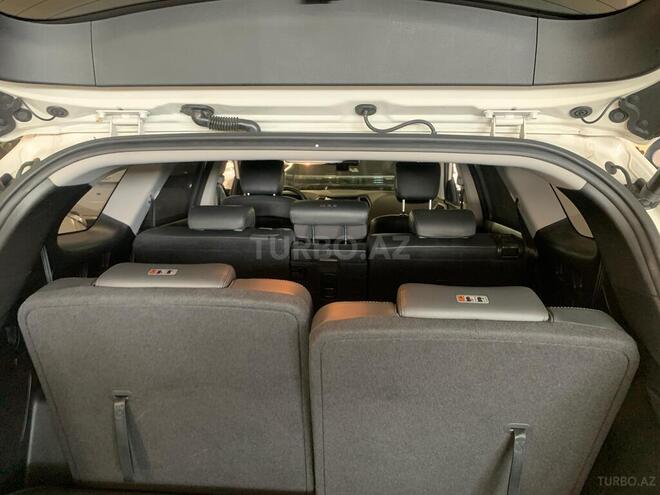 Hyundai Grand Santa Fe-11