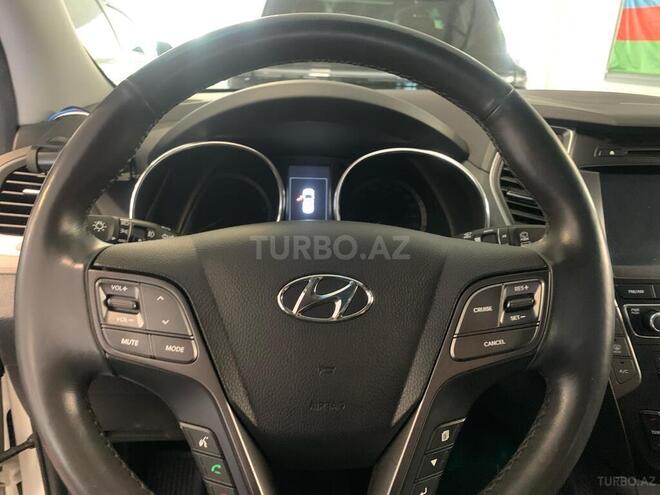 Hyundai Grand Santa Fe-5
