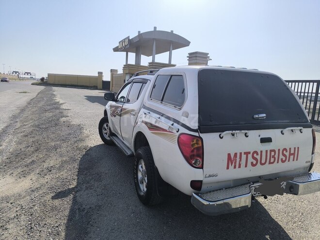 Mitsubishi L200 2011, 220,000 km - 2.5 l - Bakı