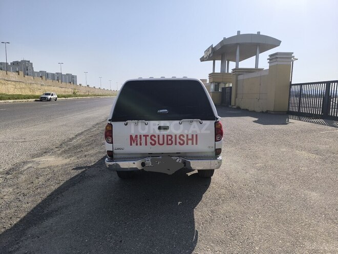 Mitsubishi L200 2011, 220,000 km - 2.5 l - Bakı