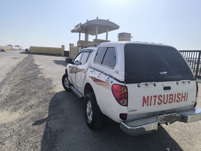 Mitsubishi L200 2011, 220,000 km - 2.5 l - Bakı