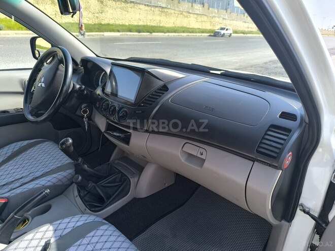 Mitsubishi L200 2011, 220,000 km - 2.5 l - Bakı