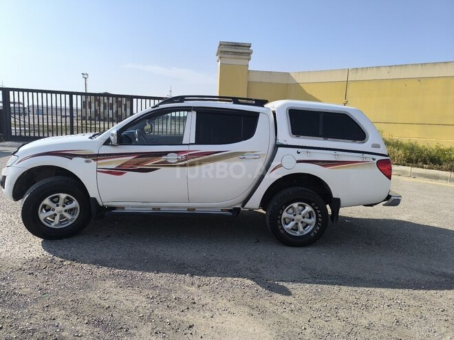 Mitsubishi L200 2011, 220,000 km - 2.5 l - Bakı
