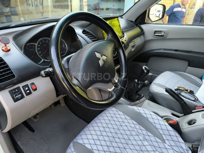 Mitsubishi L200 2011, 220,000 km - 2.5 l - Bakı