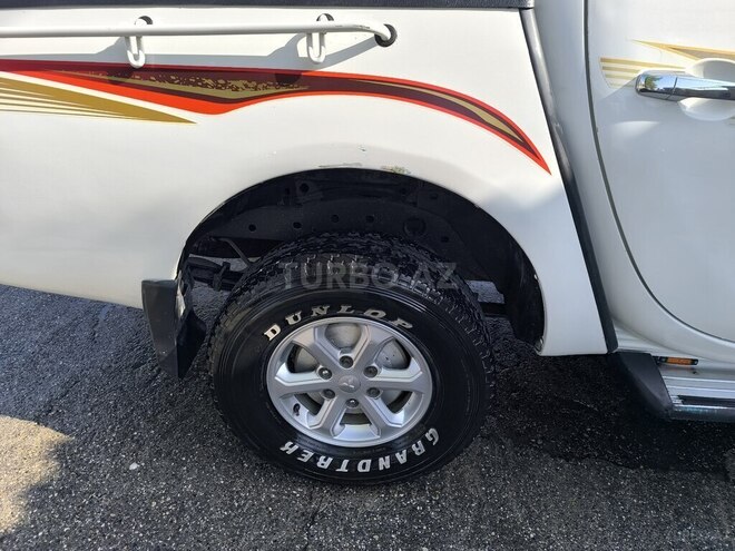 Mitsubishi L200 2011, 220,000 km - 2.5 l - Bakı