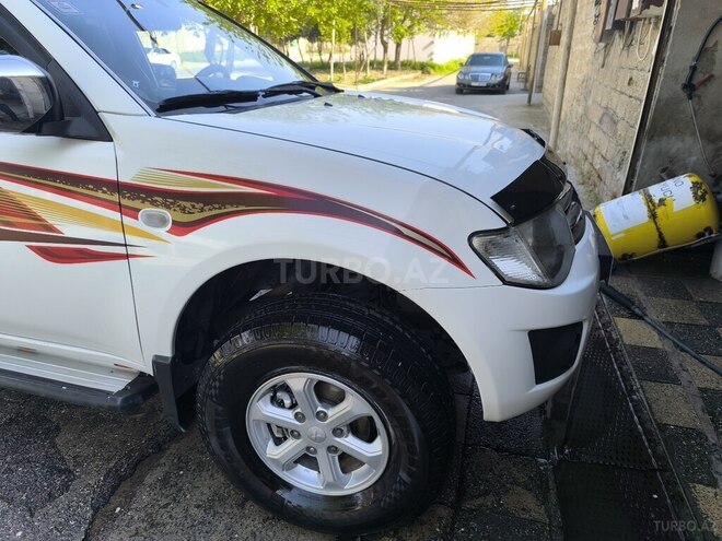 Mitsubishi L200 2011, 220,000 km - 2.5 l - Bakı