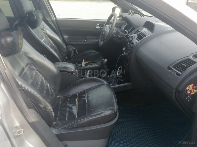 Renault Megane-12
