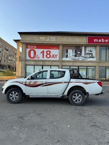Mitsubishi L200 2011, 250,000 km - 2.5 l - Bakı